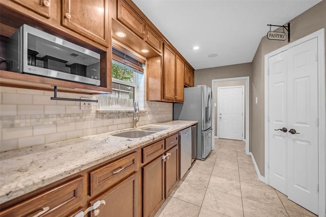 95 Paradise Valley Drive, Conroe, TX 77304
