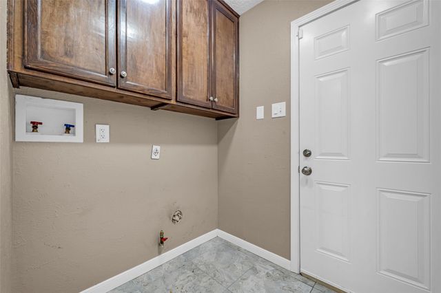 95 Paradise Valley Drive, Conroe, TX 77304