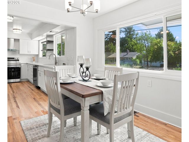 12601 Se MARKET St, Portland, OR 97233