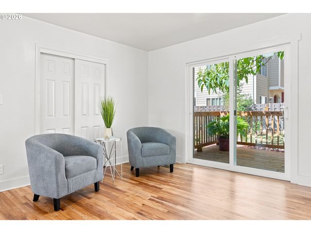 12601 Se MARKET St, Portland, OR 97233