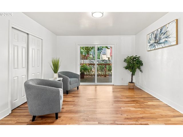 12601 Se MARKET St, Portland, OR 97233