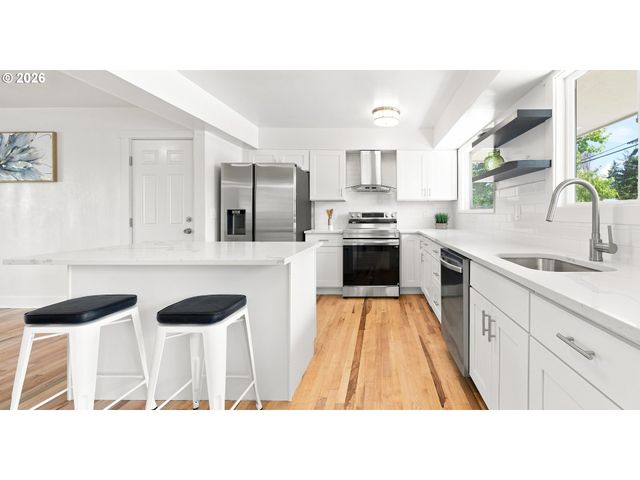12601 Se MARKET St, Portland, OR 97233