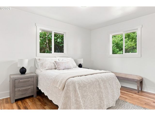 12601 Se MARKET St, Portland, OR 97233