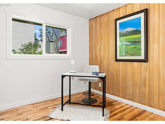 12601 Se MARKET St, Portland, OR 97233