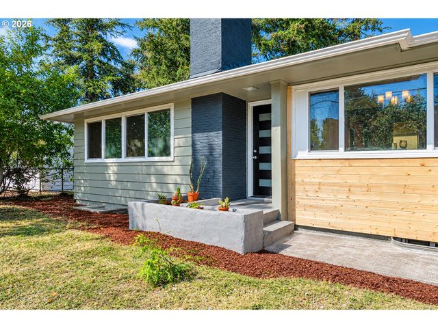 12601 Se MARKET St, Portland, OR 97233