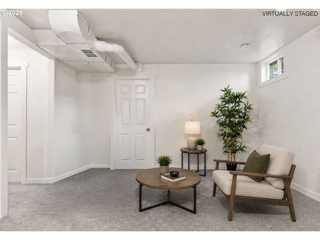 12601 Se MARKET St, Portland, OR 97233