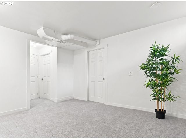 12601 Se MARKET St, Portland, OR 97233