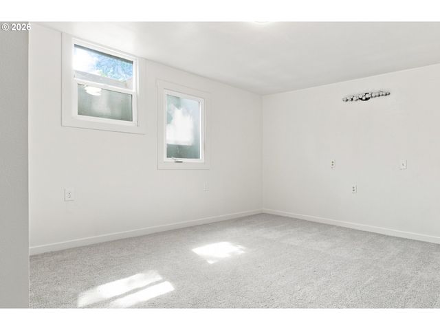 12601 Se MARKET St, Portland, OR 97233