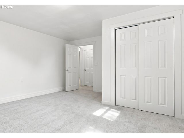 12601 Se MARKET St, Portland, OR 97233