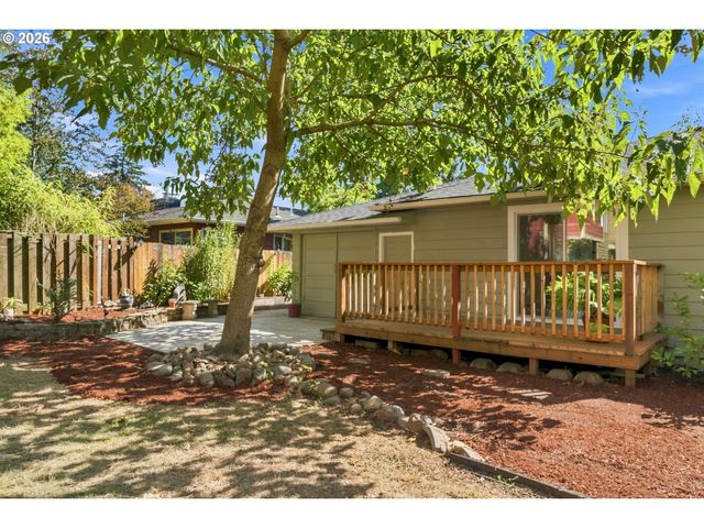 12601 Se MARKET St, Portland, OR 97233