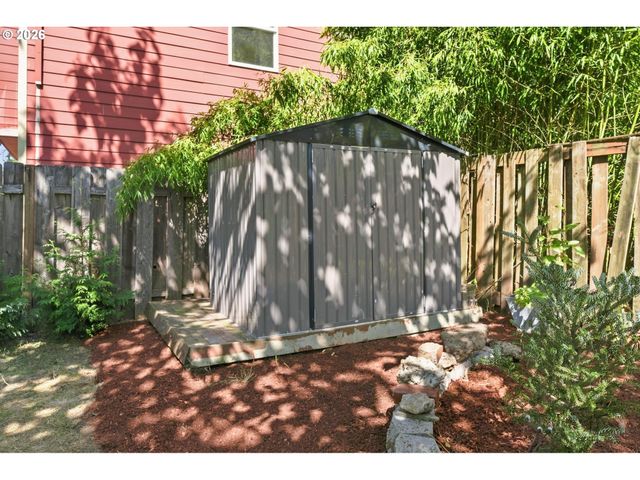 12601 Se MARKET St, Portland, OR 97233