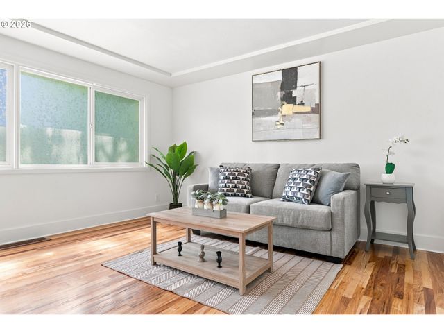 12601 Se MARKET St, Portland, OR 97233