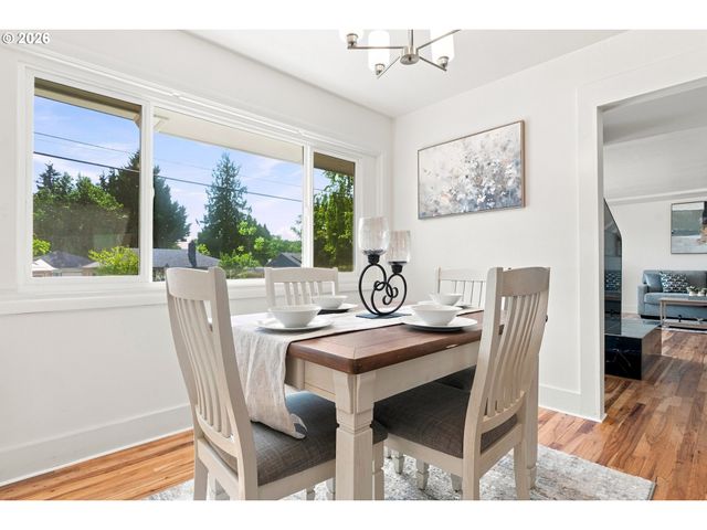 12601 Se MARKET St, Portland, OR 97233