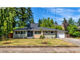 12601 Se MARKET St, Portland, OR 97233