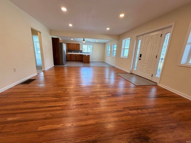 11592 E Main Street, Owensburg, IN 47453