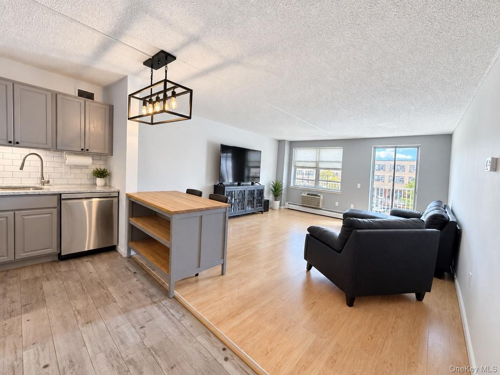 260 Beach 81st Street 3D, Rockaway Beach, NY 11693 — photo 2