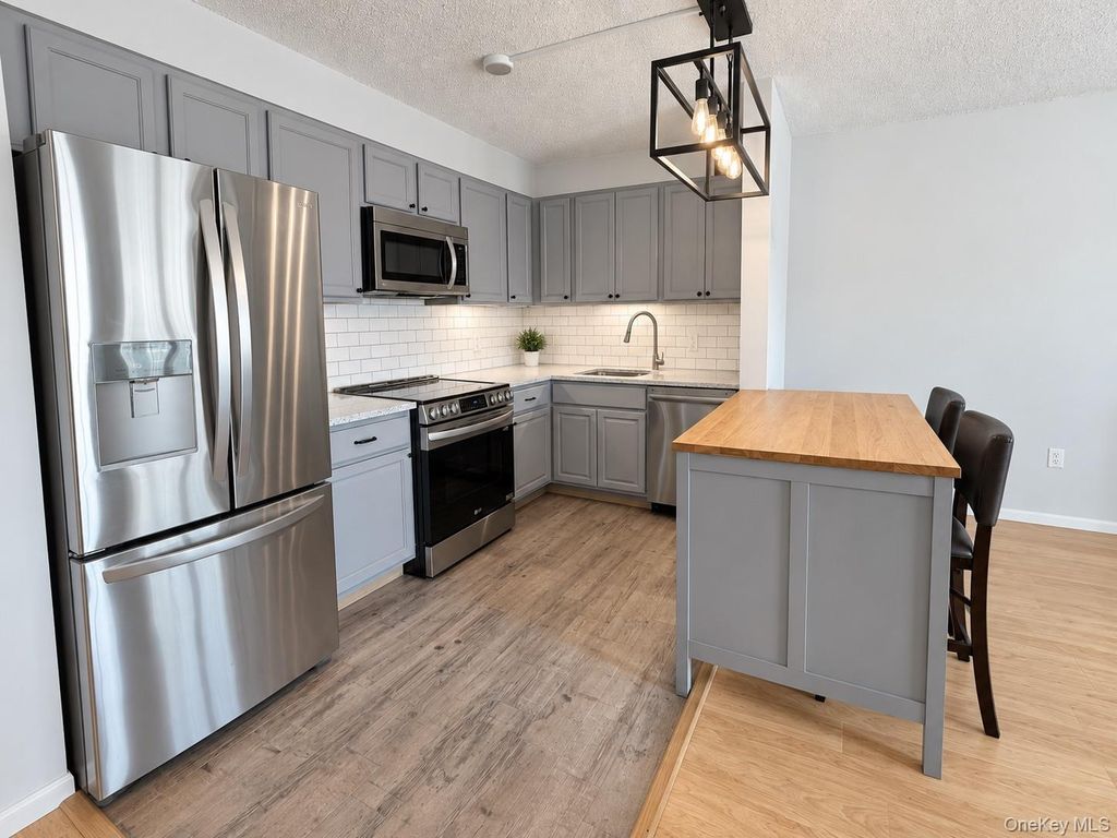 260 Beach 81st Street 3D, Rockaway Beach, NY 11693 — photo 3
