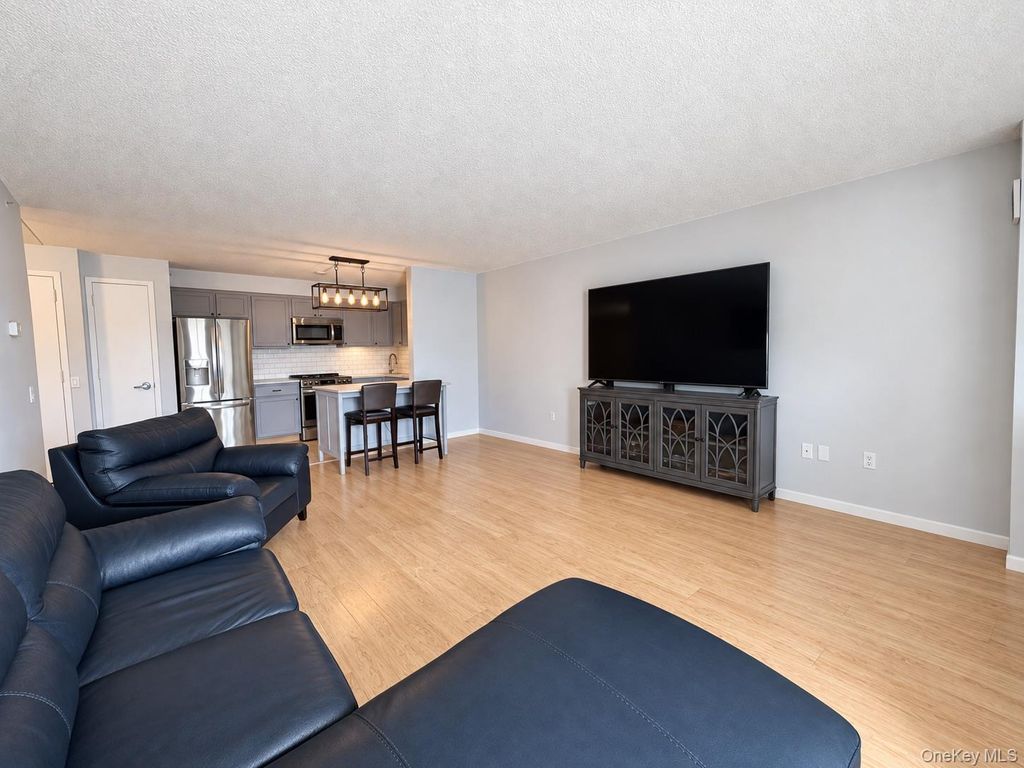 260 Beach 81st Street 3D, Rockaway Beach, NY 11693 — photo 4