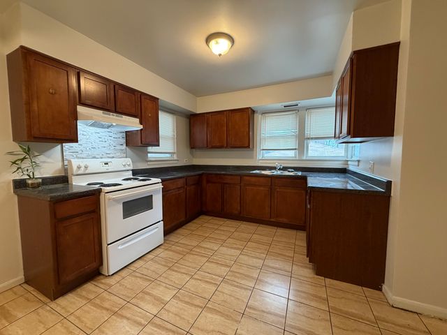 312 E 83rd Street 1, Chicago, IL 60619