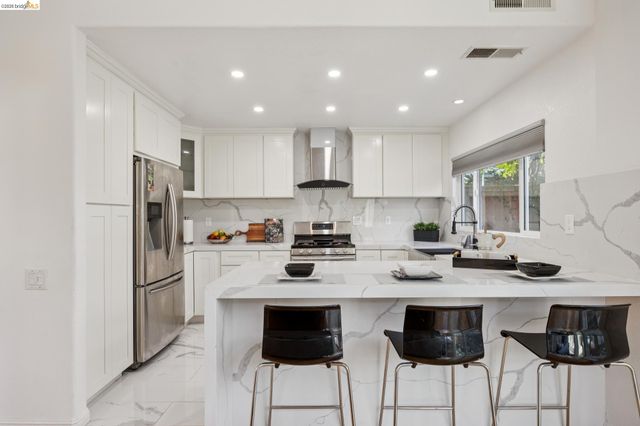65 Seagull Dr, Richmond, CA 94804