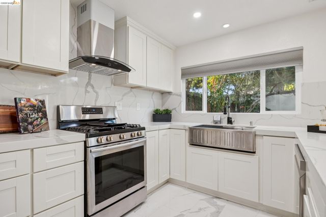 65 Seagull Dr, Richmond, CA 94804