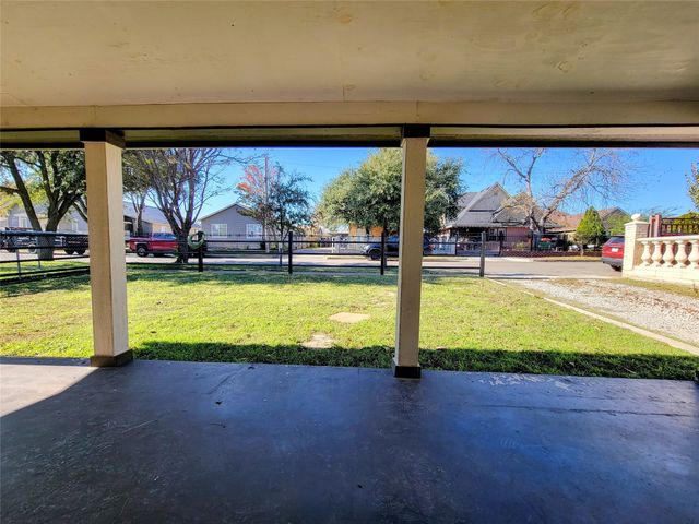 2004 Prairie Avenue, Fort Worth, TX 76164