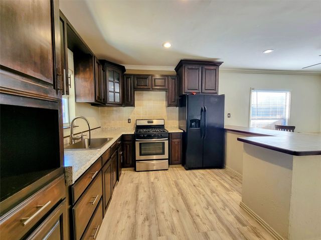 2004 Prairie Avenue, Fort Worth, TX 76164