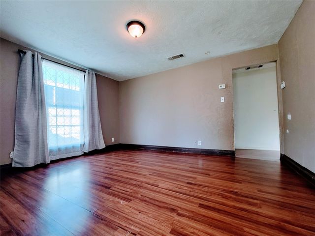 2004 Prairie Avenue, Fort Worth, TX 76164