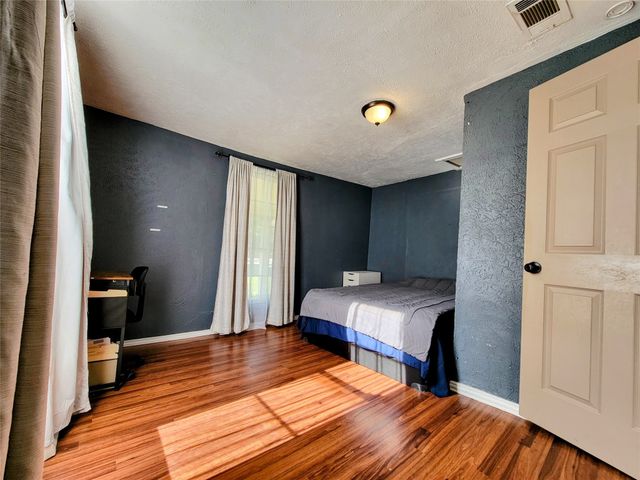 2004 Prairie Avenue, Fort Worth, TX 76164