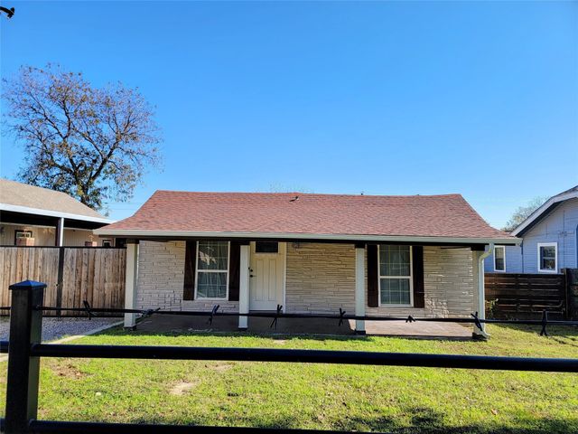 2004 Prairie Avenue, Fort Worth, TX 76164