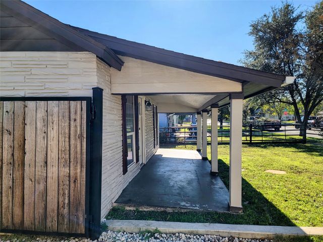 2004 Prairie Avenue, Fort Worth, TX 76164