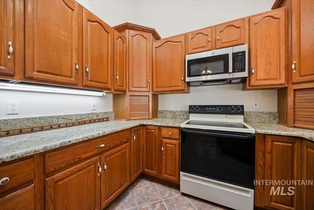 1050 Pahsimeroi Dr, Twin Falls, ID 83301