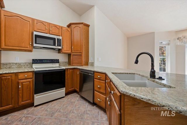 1050 Pahsimeroi Dr, Twin Falls, ID 83301