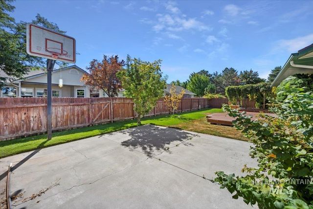 1050 Pahsimeroi Dr, Twin Falls, ID 83301