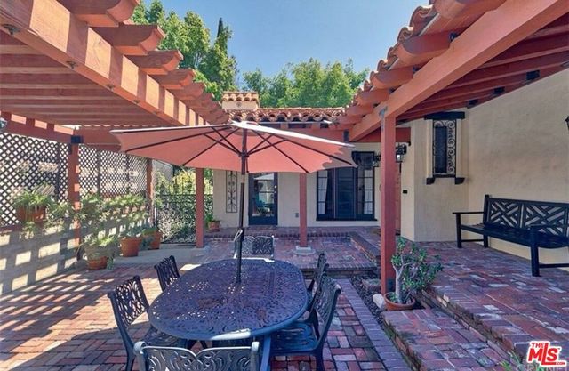 1522 Pandora Avenue, Los Angeles, CA 90024