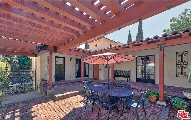 1522 Pandora Avenue, Los Angeles, CA 90024