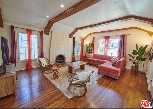 1522 Pandora Avenue, Los Angeles, CA 90024