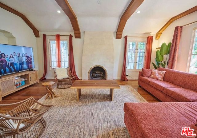 1522 Pandora Avenue, Los Angeles, CA 90024