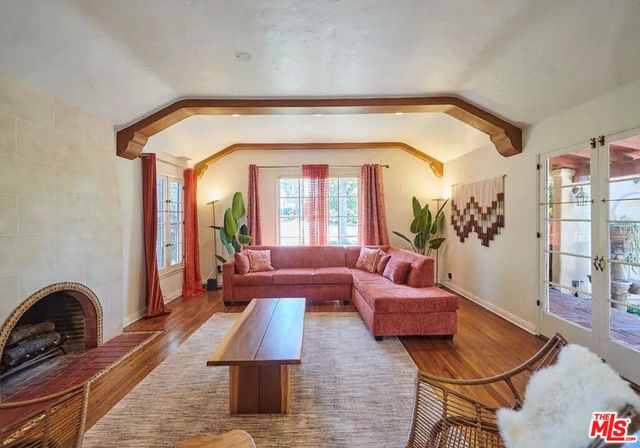 1522 Pandora Avenue, Los Angeles, CA 90024