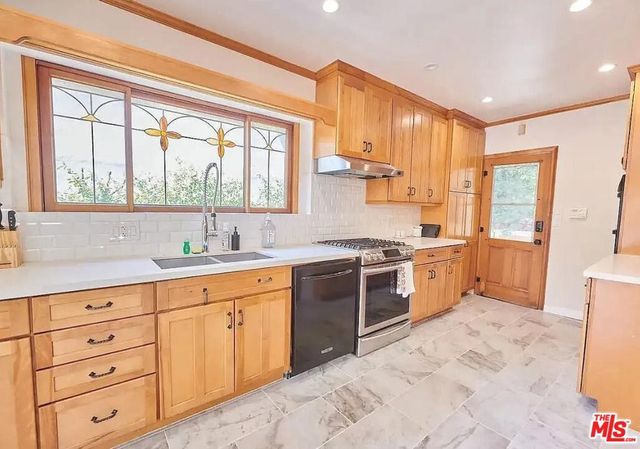 1522 Pandora Avenue, Los Angeles, CA 90024