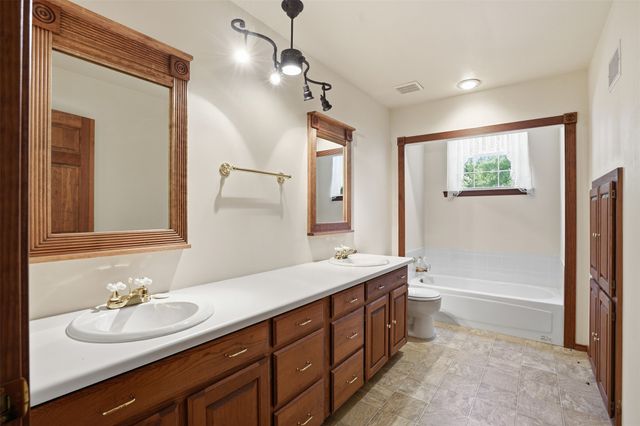 1000 Barry Lane, Cleburne, TX 76031