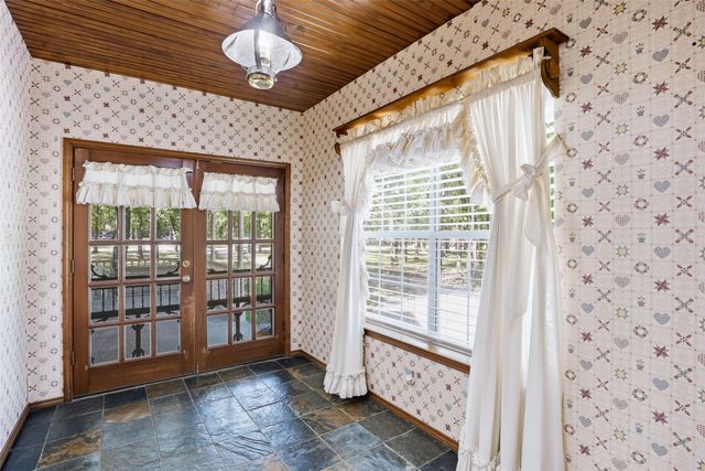 1000 Barry Lane, Cleburne, TX 76031