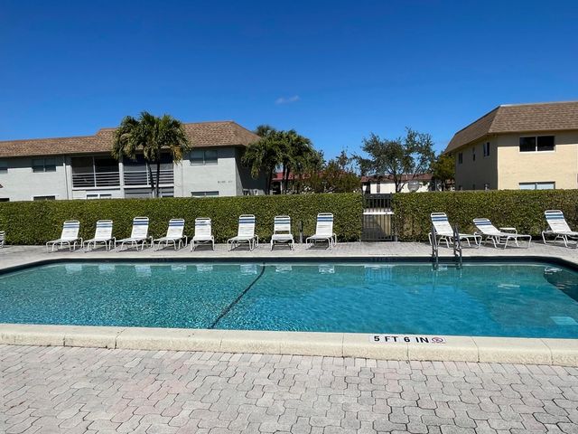 9911 Sandalfoot Boulevard 112, Boca Raton, FL 33428