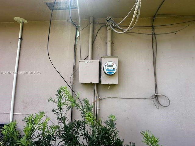 15 NW 88th St, El Portal, FL 33150