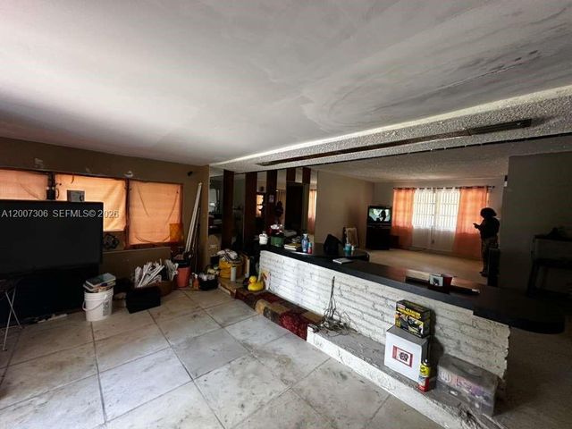 15 NW 88th St, El Portal, FL 33150