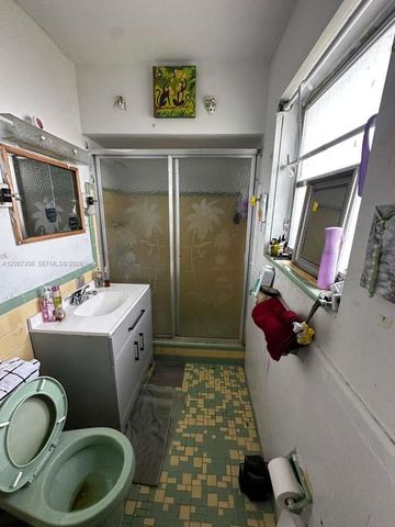 15 NW 88th St, El Portal, FL 33150