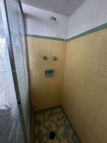 15 NW 88th St, El Portal, FL 33150