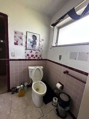 15 NW 88th St, El Portal, FL 33150