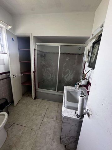 15 NW 88th St, El Portal, FL 33150