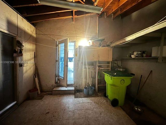 15 NW 88th St, El Portal, FL 33150